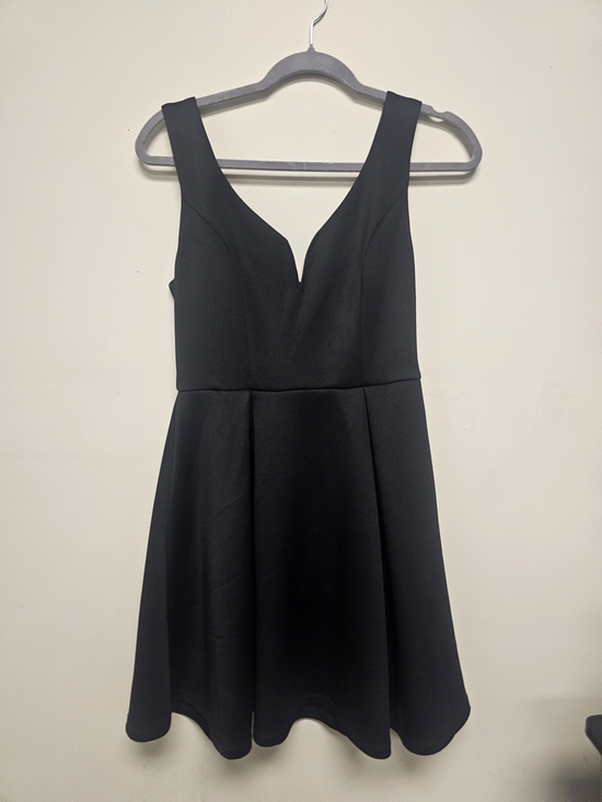 Forever 21 Black V-Neck Fit & Flare Mini Dress Forever 21 Black V-Neck Fit & Flare Mini Dress
